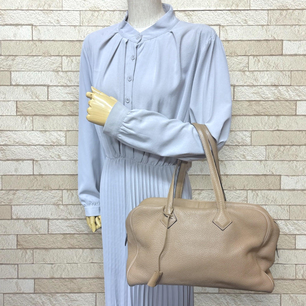 HERMES エルメス/ヴィクトリア35/ゴールド/トリヨンクレマンス/弊社見立/□R/ABランク/91【中古】 HERMES - HERMES エルメス/ヴィクトリア35/ゴールド/トリヨン