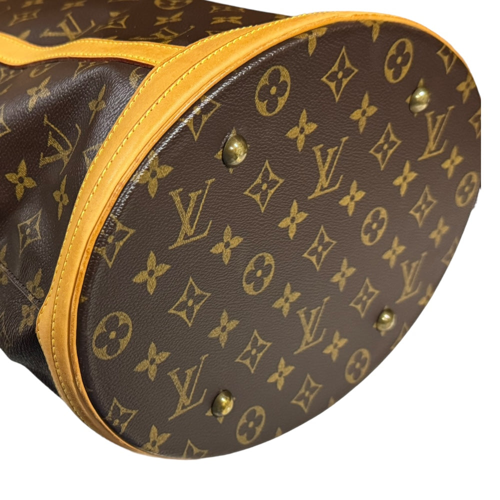 Louis Vuitton Bucket GM orders monogram shoulder bag