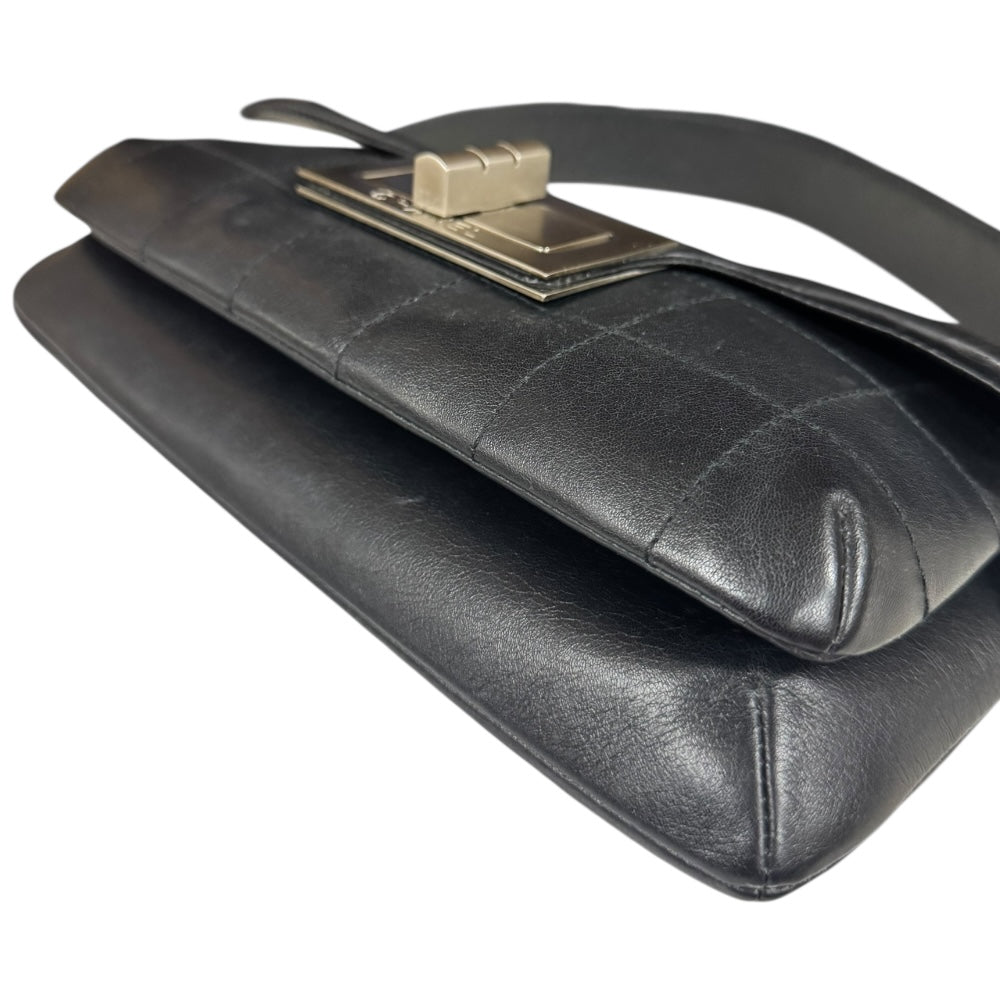 CHANEL シャネル チョコバー 2.55 ショルダーバッグ レザー ブラック