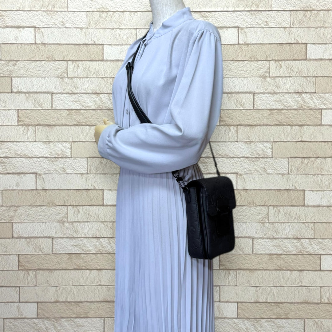 LOUIS VUITTON ルイヴィトン Sロック ヴェルティカル・ウェアラブル