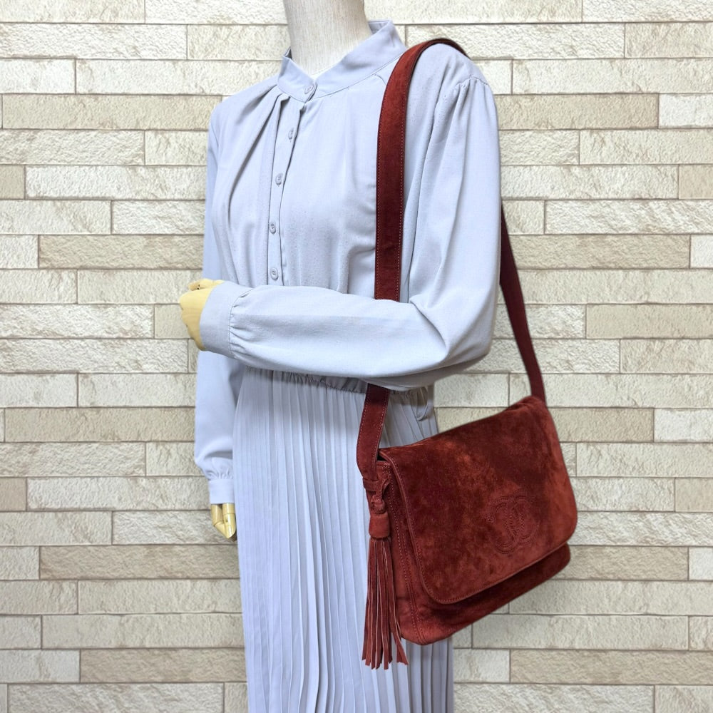 CHANEL シャネル ショルダーバッグ スウェード レッド レディース 中古