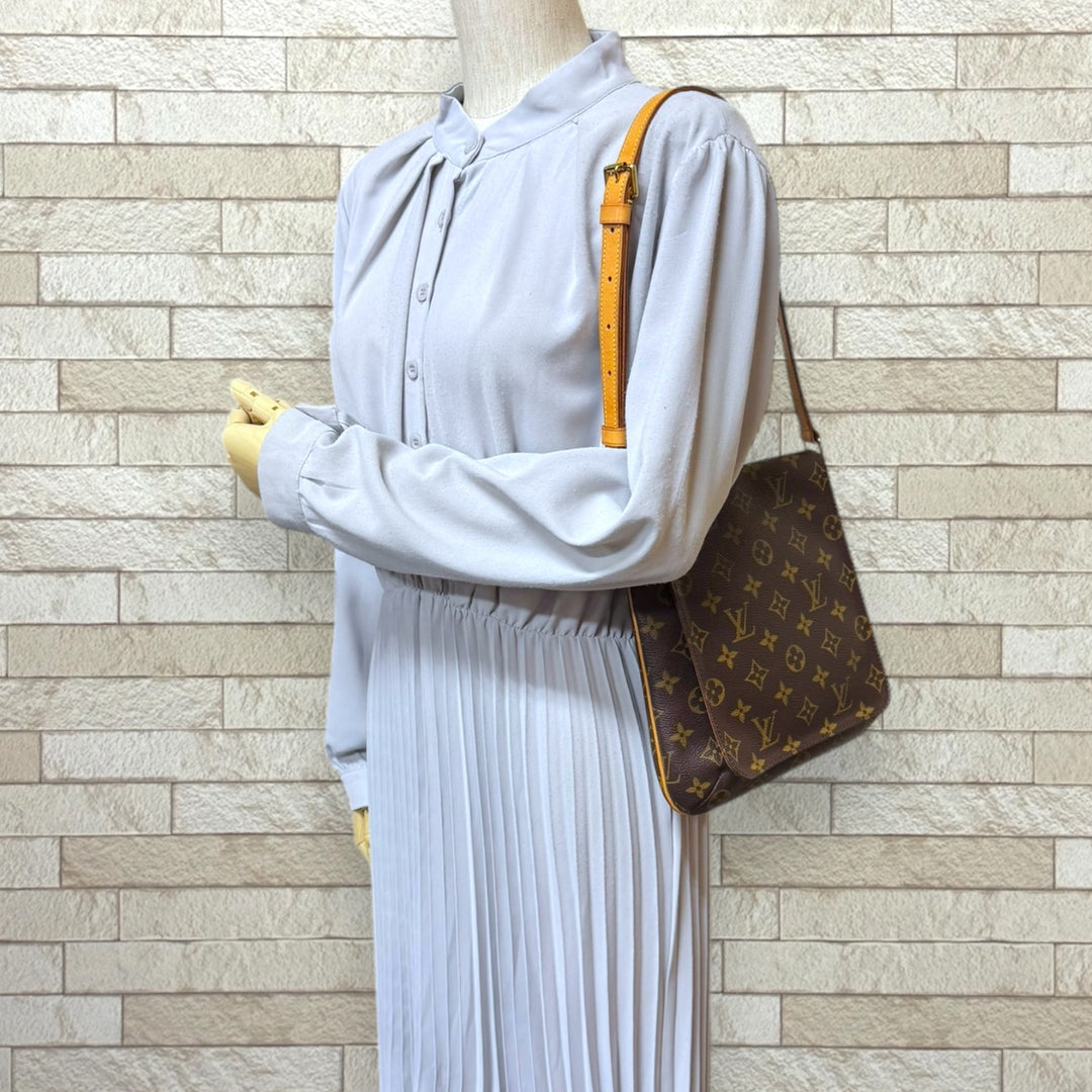 LOUIS VUITTON ルイヴィトン ミュゼットサルサ ショート モノグラム