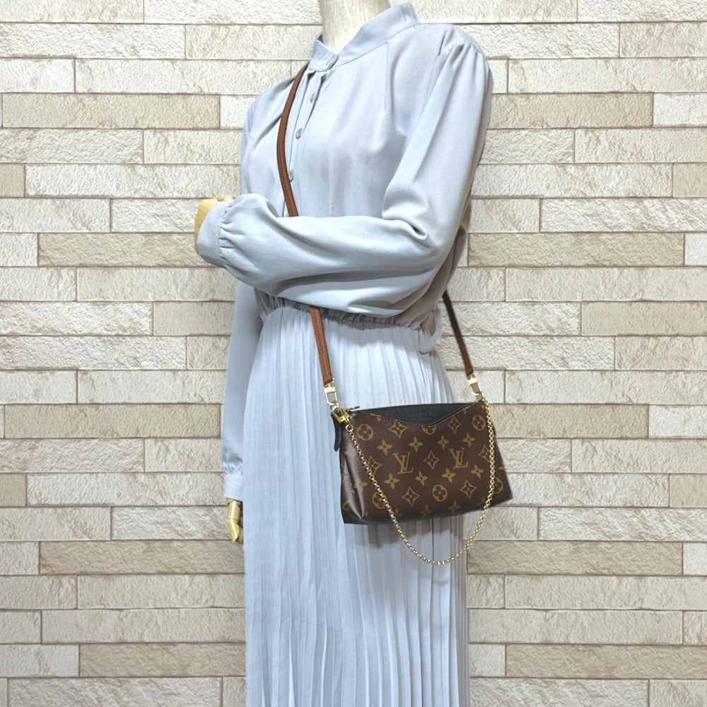 LOUIS VUITTON Louis Vuitton Pass Clutch Monogram Shoulder Bag
