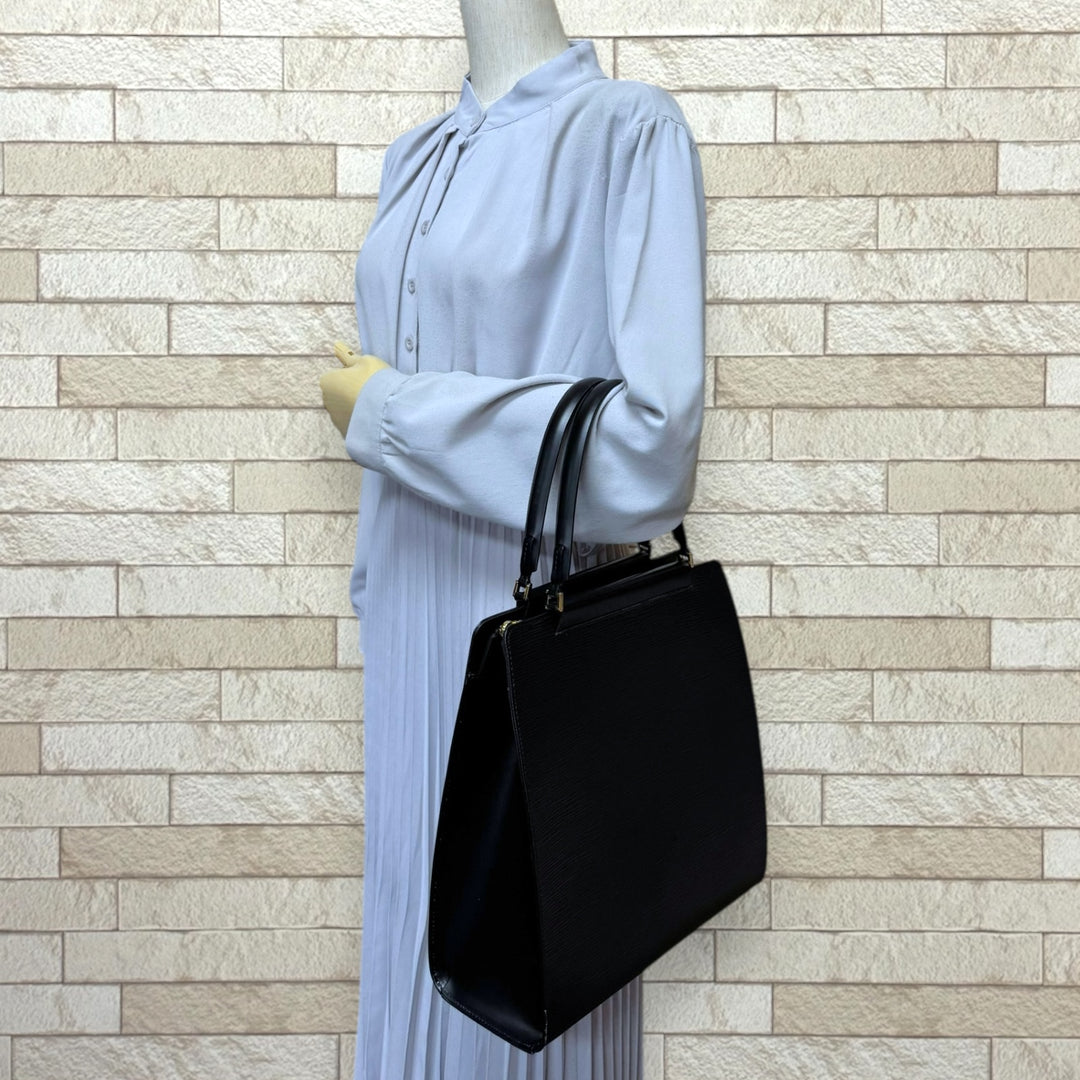 【美品】LOUIS VUITTON フィガリ MM エピ　ブラック　ルイヴィトン LOUIS VUITTON ルイヴィトン フィガリMM エピ ハンドバッグ エピレザー