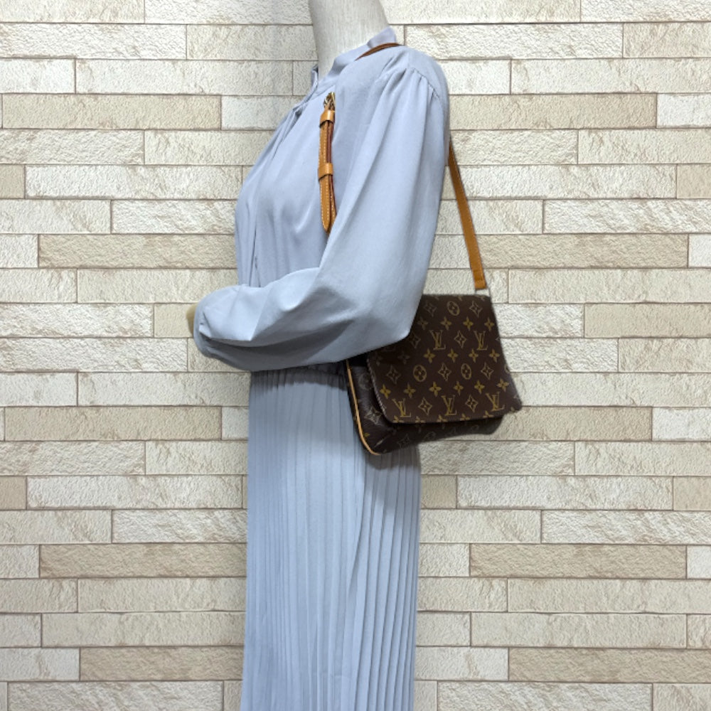 LOUIS VUITTON ルイヴィトン ミュゼットタンゴ ショート モノグラム 
