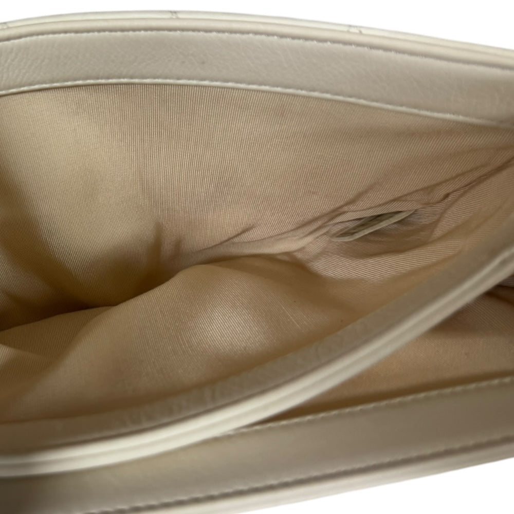 CHANEL シャネル マトラッセ ショルダーバッグ レザー ホワイト