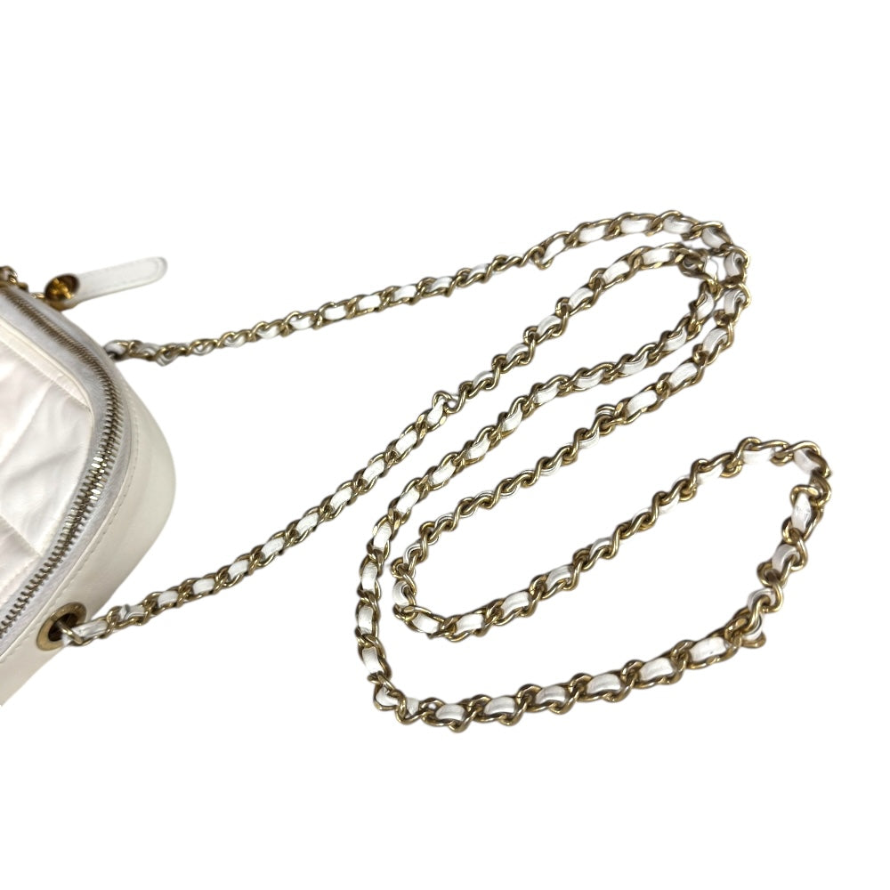 CHANEL シャネル マトラッセ ショルダーバッグ ラムスキン ホワイト