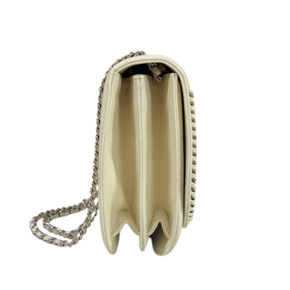 CHANEL シャネル ショルダーバッグ レザー ホワイト レディース 中古