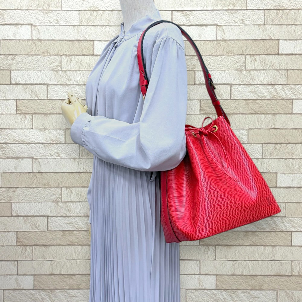 LOUIS VUITTON ルイヴィトン プチノエ エピ ショルダーバッグ