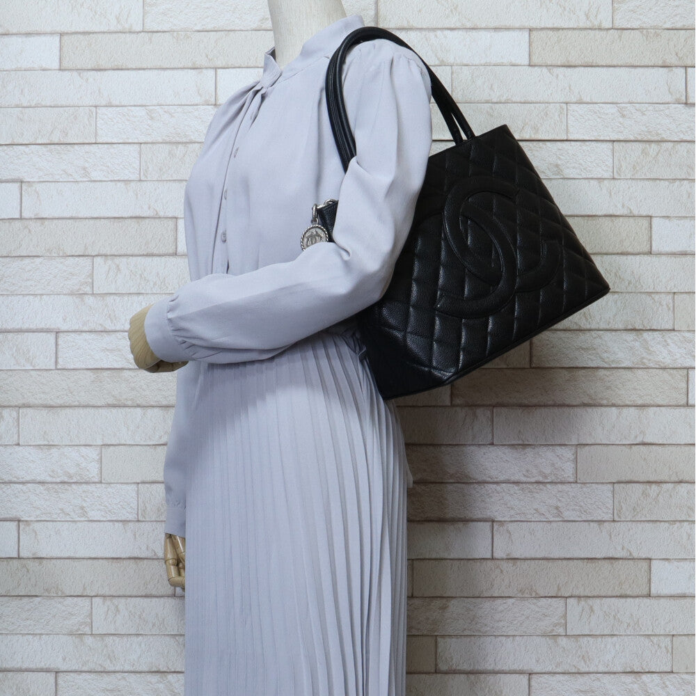 シャネル CHANEL トートバッグ A01804 復刻トート マトラッセ ココマーク マットキャビアスキン ブラック シルバー金具 シャネルA01804 &frasl; 復刻トートの買取価格をご紹介 | 買取実績