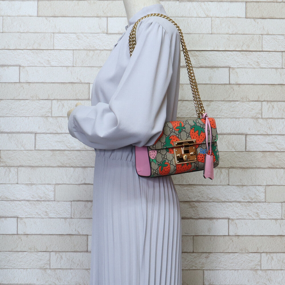 GUCCI グッチ GGスプリーム ストロベリー いちご ゴールドチェーン ショルダーバッグ 肩掛け クロスボディ 斜めがけ パドロック 南京錠 マルチカラー 409487 ベージュ ピンク キャンバス レザー 本革 楽天市場】【中古】GUCCI グッチ Gucci グッチ パドロック いちご