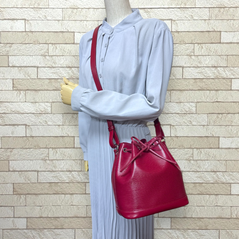 LOUIS VUITTON ルイヴィトン ノエBB エピ ショルダーバッグ エピレザー