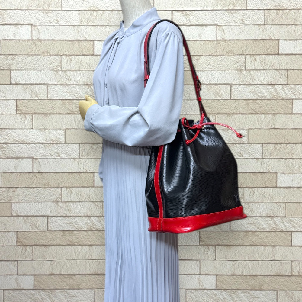 LOUIS VUITTON エピ ノエ ショルダーバッグ LOUIS VUITTON ルイヴィトン ノエ エピ ショルダーバッグ エピレザー