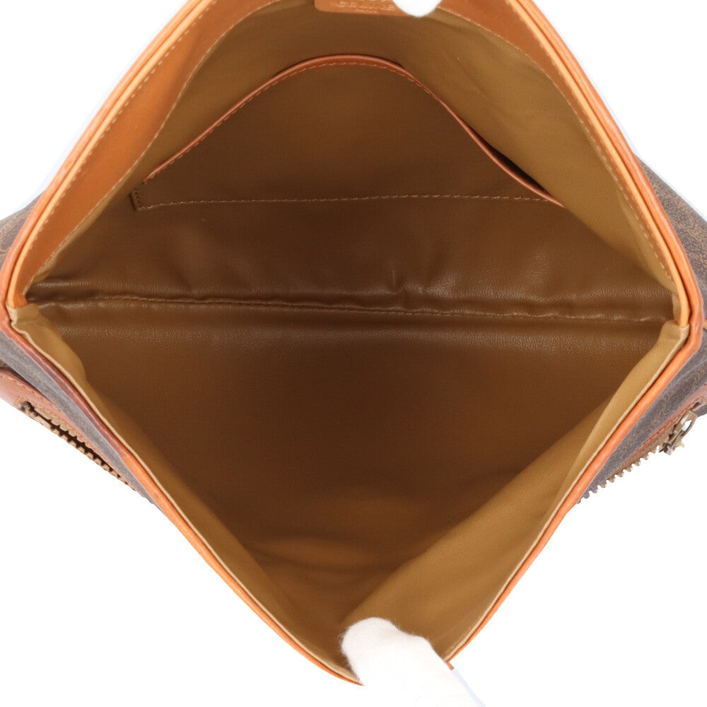 CELINE セリーヌ　クラッチバッグ　キャメル色　中古品 CELINE セリーヌ クラッチバッグ キャメル色 中古品