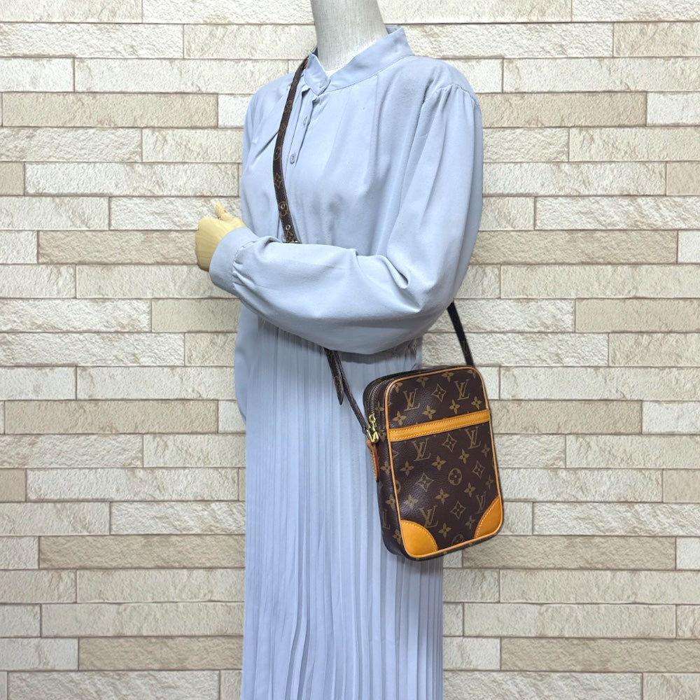 LOUIS VUITTON ルイヴィトン ダヌーブ モノグラム ショルダーバッグ