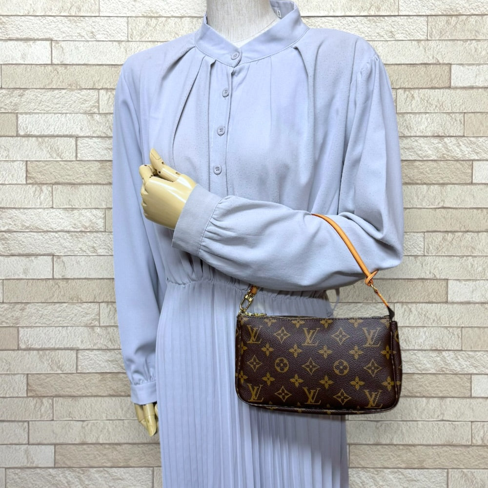 LOUIS VUITTON ルイヴィトン ポシェットアクセソワール モノグラム