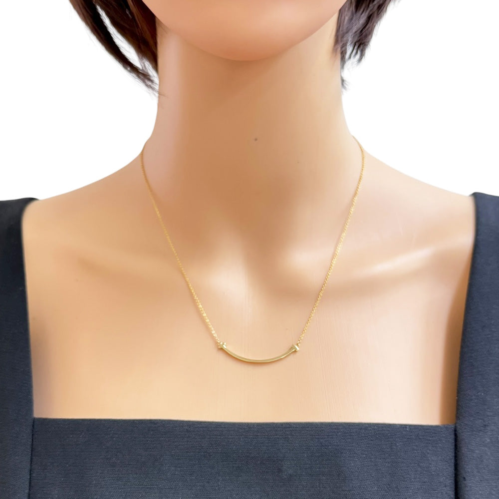 【新品同様】Tiffany & Co. Tスマイル ペンダント　ゴールド ティファニー T スマイル ペンダント イエローゴールド（スモール